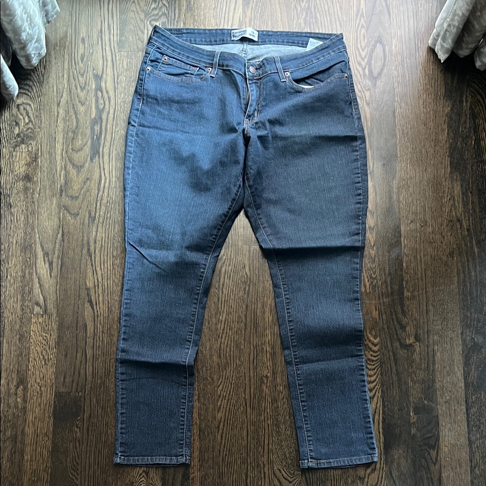 Levi's Women's Skinny Jeans in Dark Blue denim size 18M